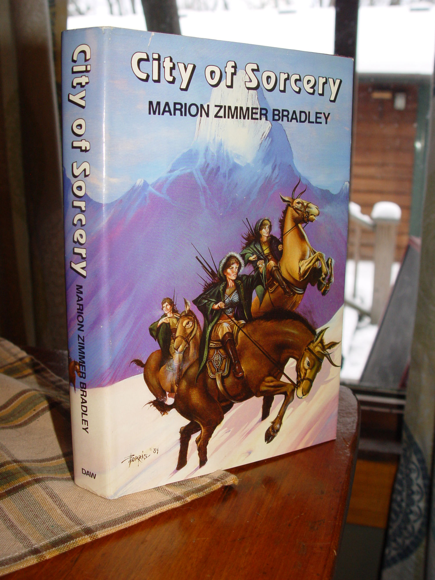 City of Sorcery (Darkover) Sequel to
                        Thendara House  1985 by Marion Zimmer Bradley
