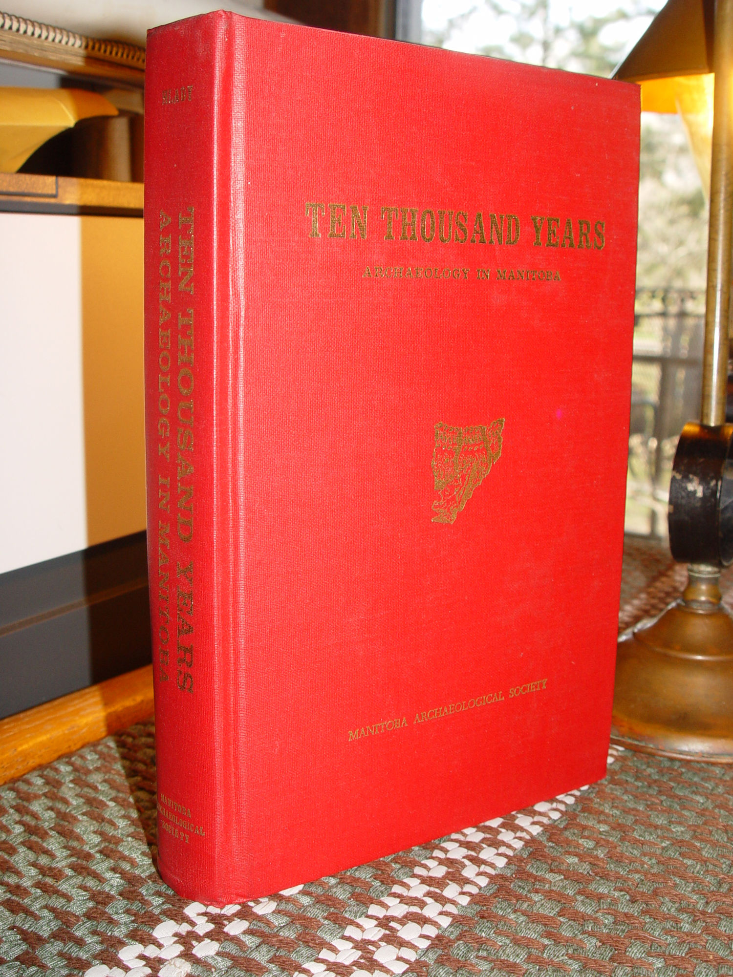 Ten thousand years;: Archaeology in
Manitoba. Commemorating Manitoba's centennial
1870-1970
