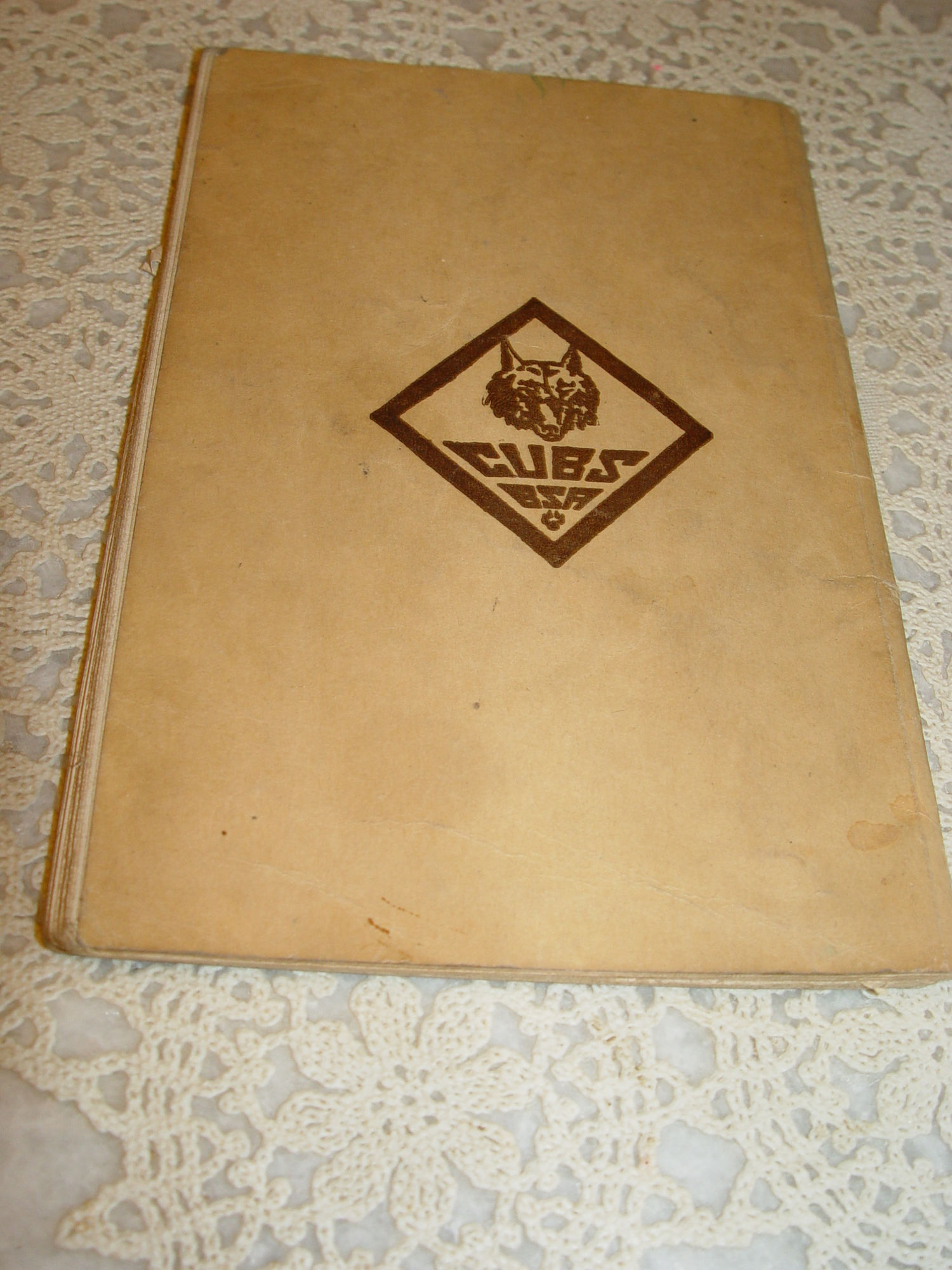 1943 The Wolf Cub book BSA Boy
                                  Scouts Handbook