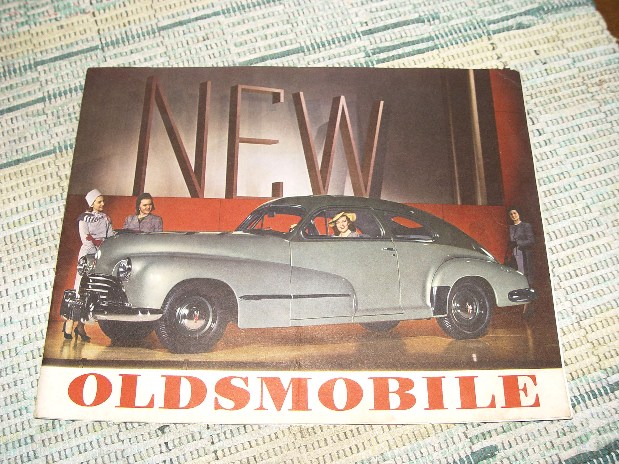 1946 OLDSMOBILE PRESTIGE Sales Brochure
                        28-pg Catalog - Woodie / Convertible