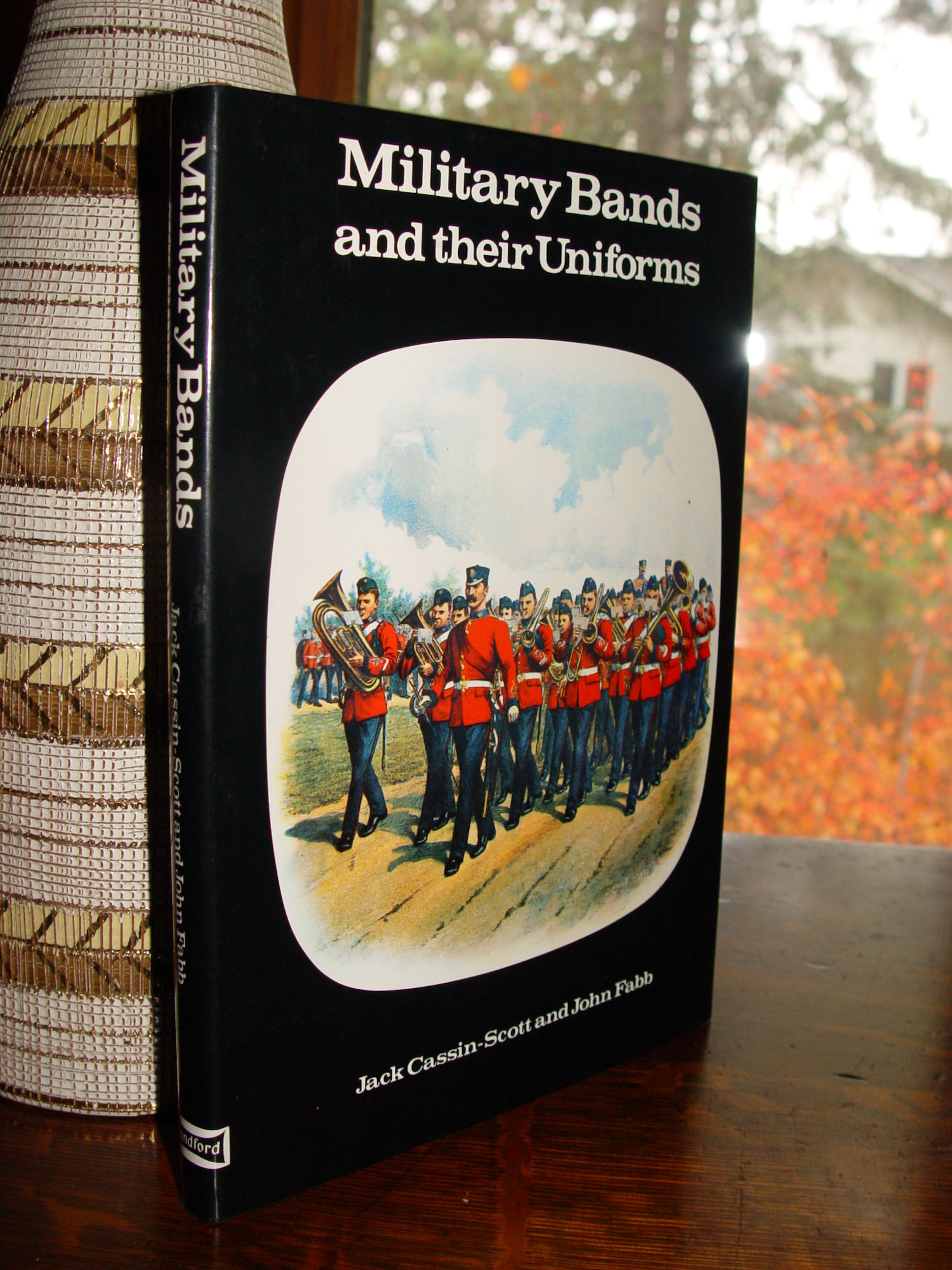 Military Bands and Their Uniforms 1978
                          1st Ed John Fabb; Jack Cassin-Scott
