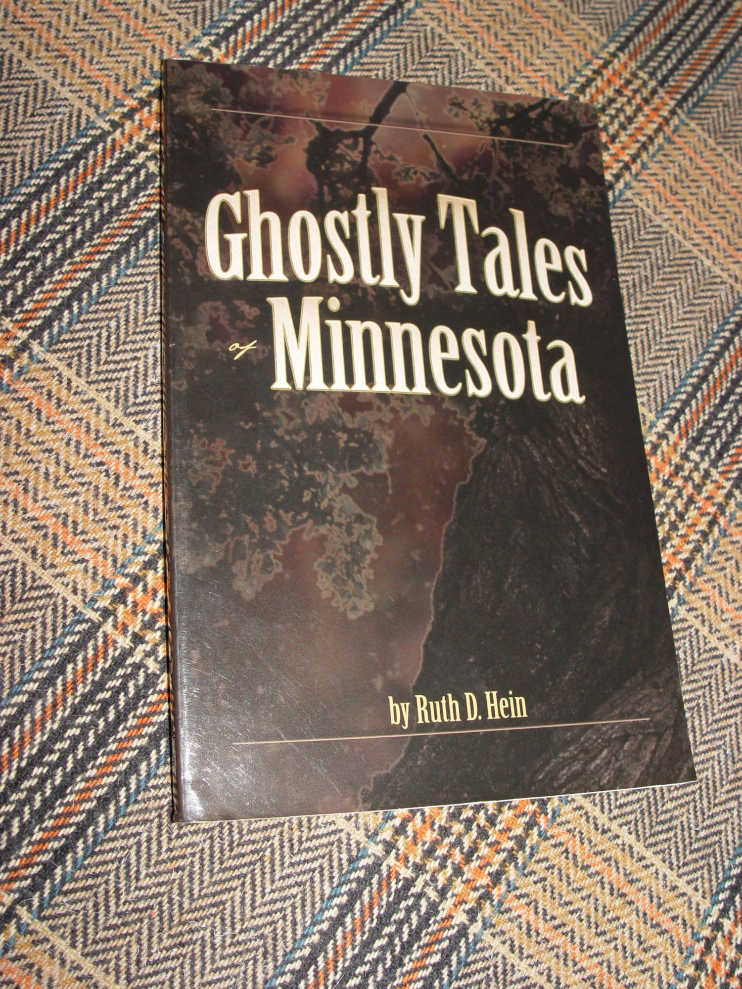 Ghostly Tales of Minnesota 1992 by Ruth D.
                        Hein