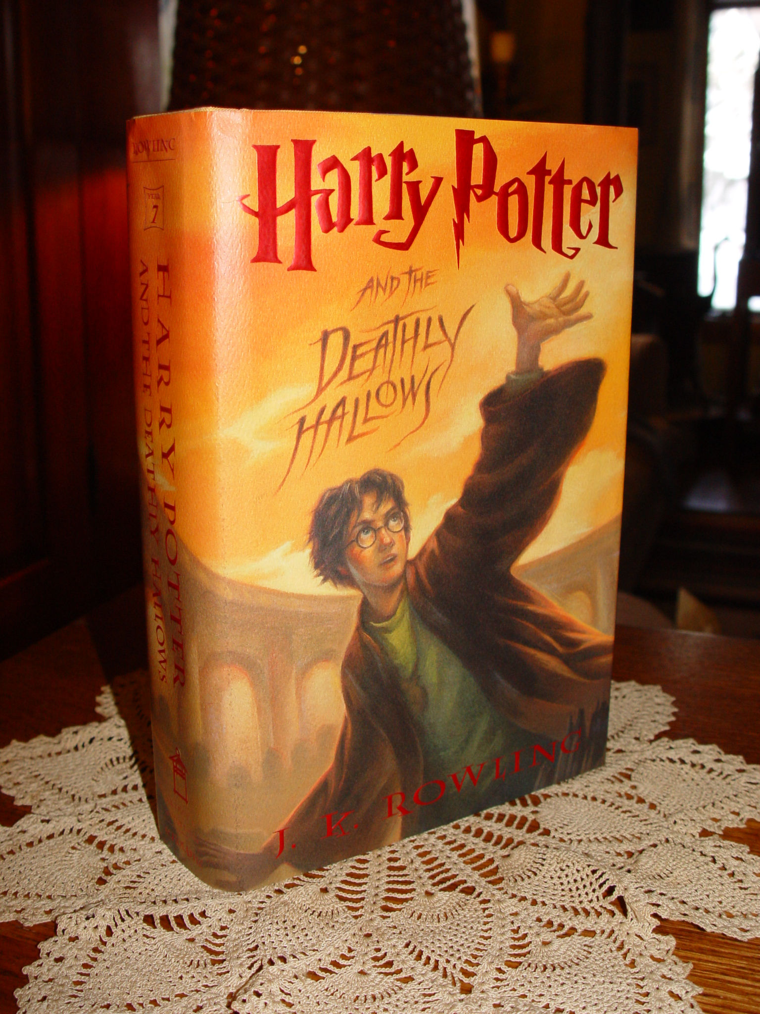 Harry Potter and the Deathly Hallows (Book
                        7) 2007 J.K. Rowling
