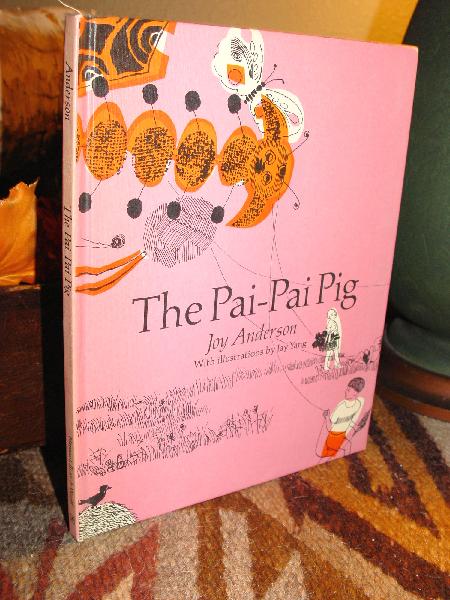 The Pai-Pai pig by Joy Anderson, 1928 Jay
                        Yang Illust
