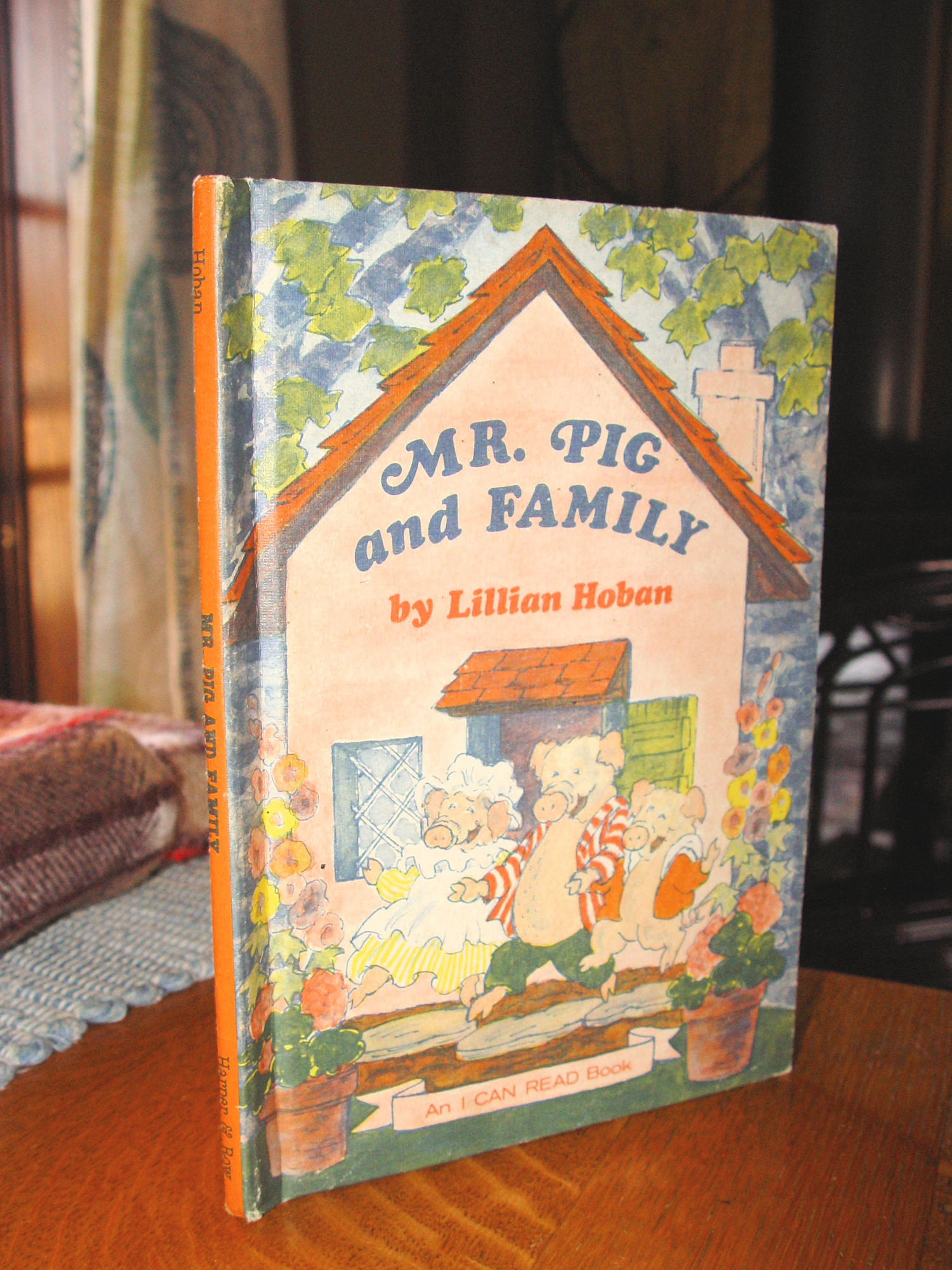 Mr.
                Pig and Family by Lillian Hoban - 1980 First Ed.
                Children's Book