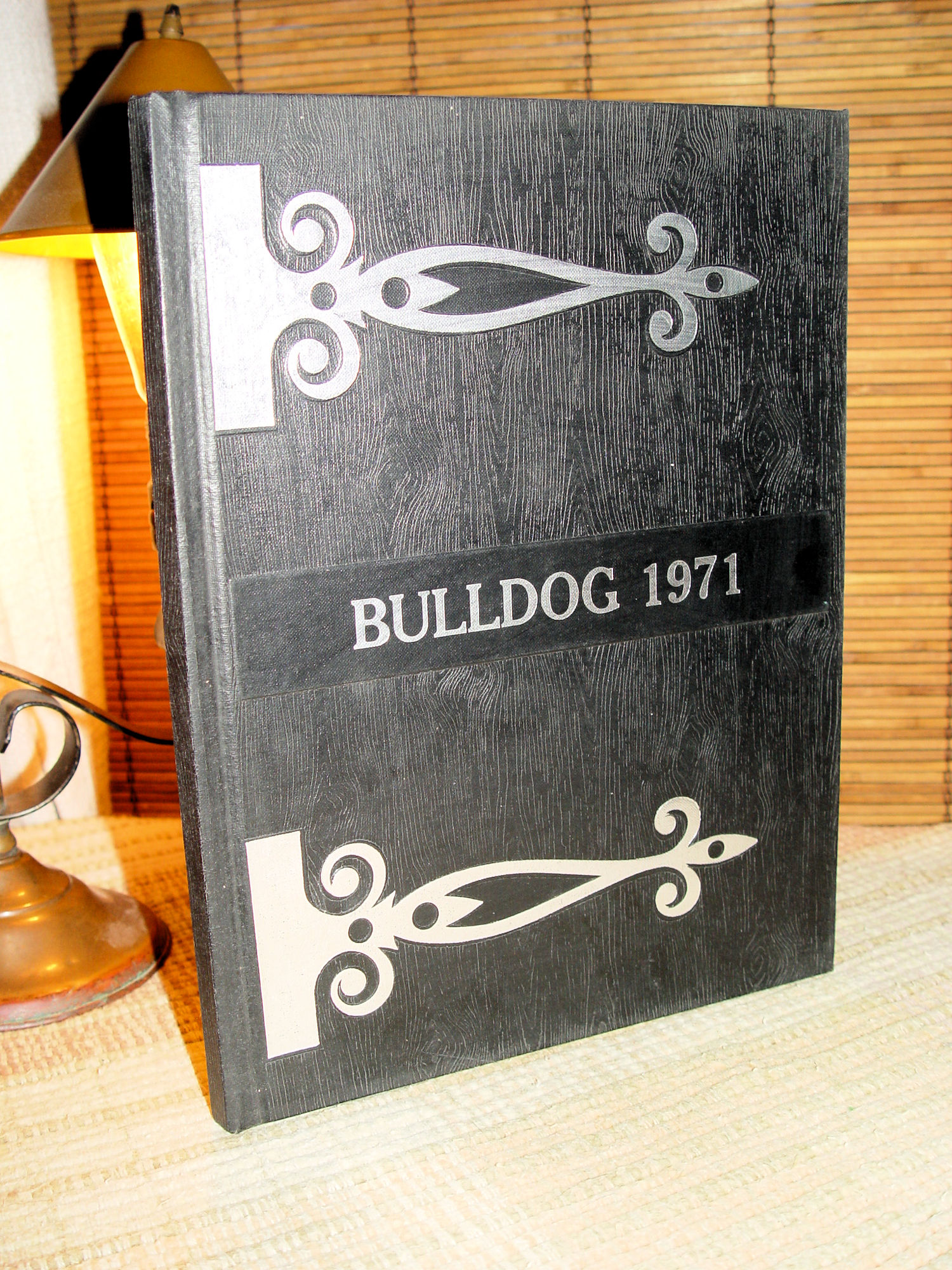 Gonvick Minnesota
                        1970 - 1971 Bulldog Yearbook Annual