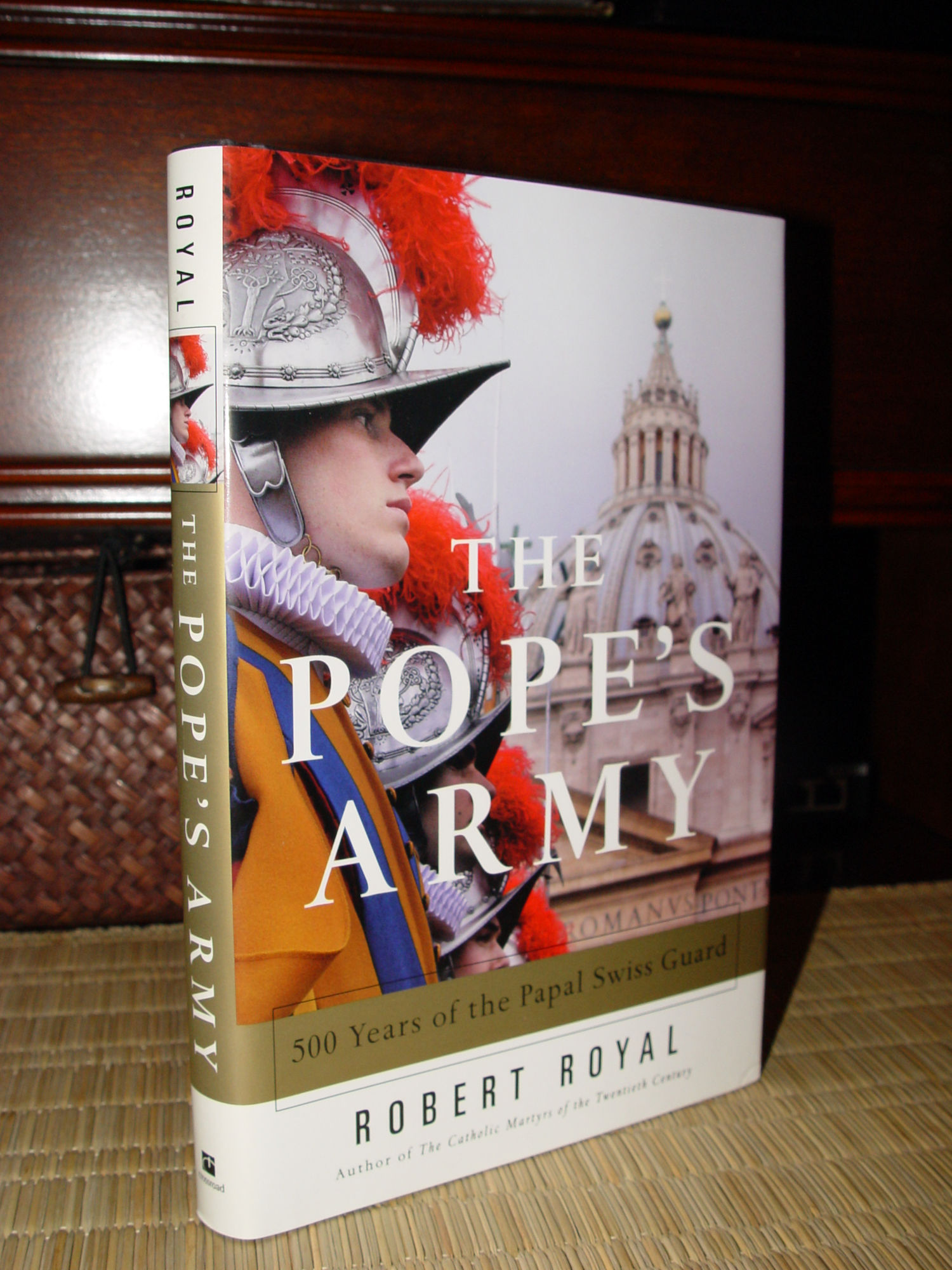 The Pope's Army: 500 Years of the Papal
                          Swiss Guard by R. Royal 2006