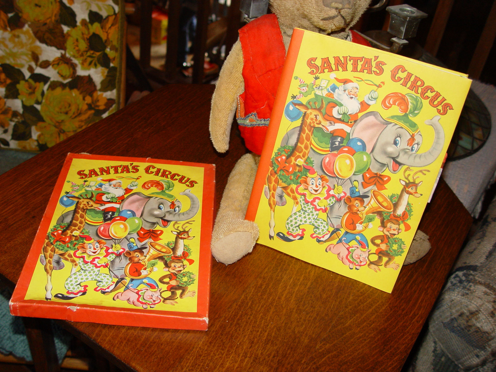 1952 Santa's
                        Circus Pop-Up Book; White Plains Greeting Card
                        Co.
