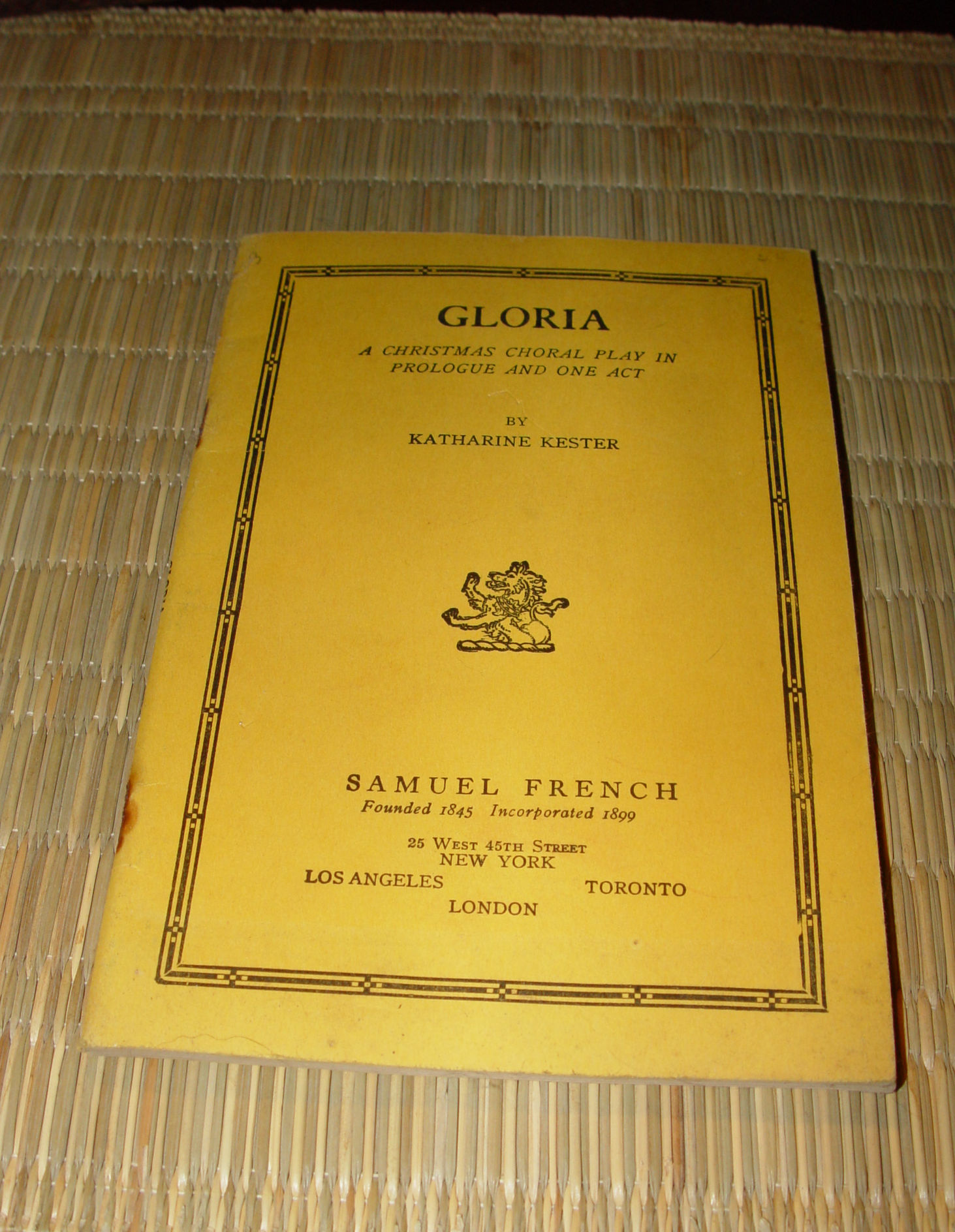 Gloria: A Christmas Choral Play in Prologue
                        K. Kester, Samuel French, NY 1934