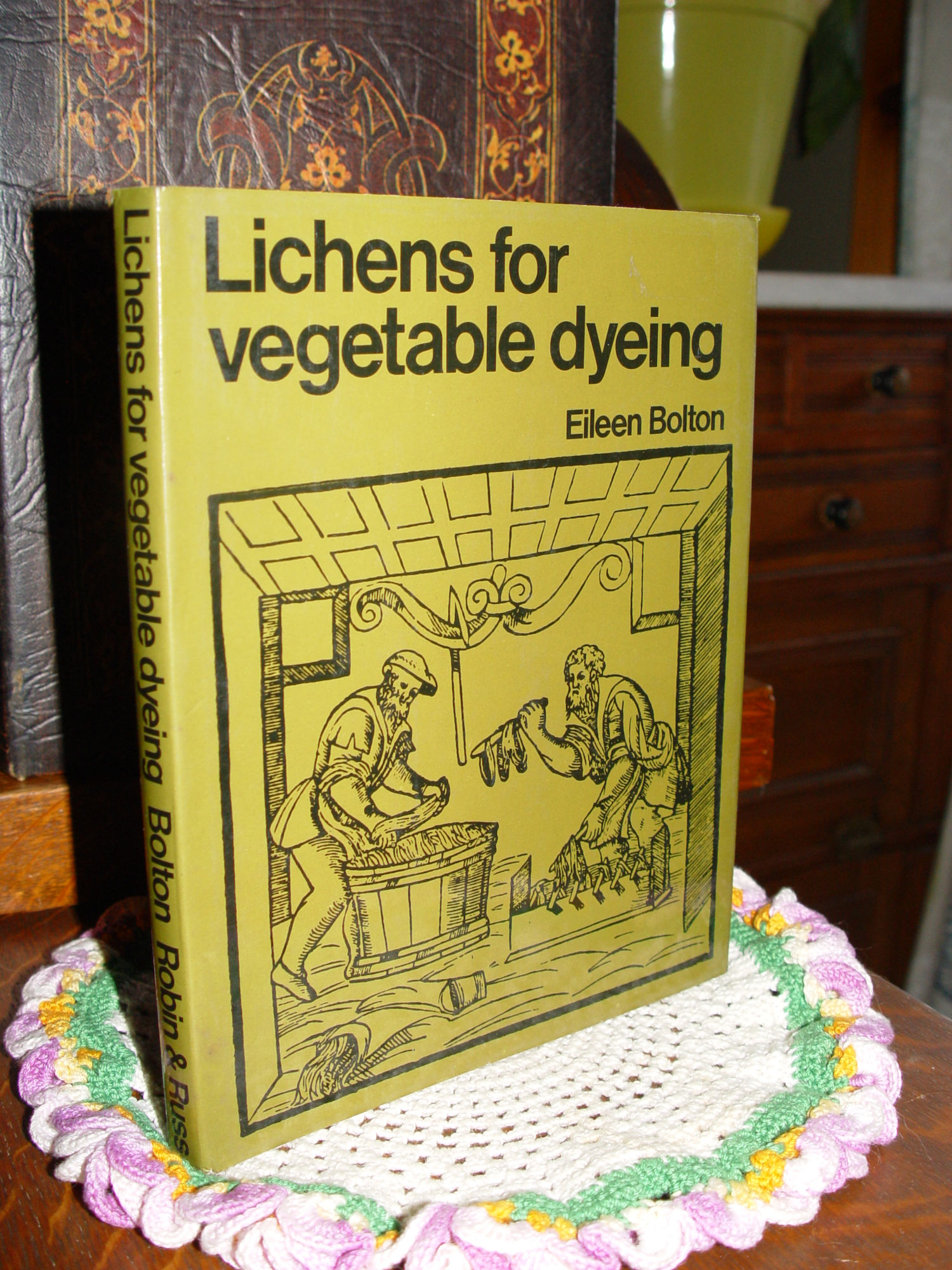 Lichens for Vegetable Dyeing by Eileen
                        Bolton 1972