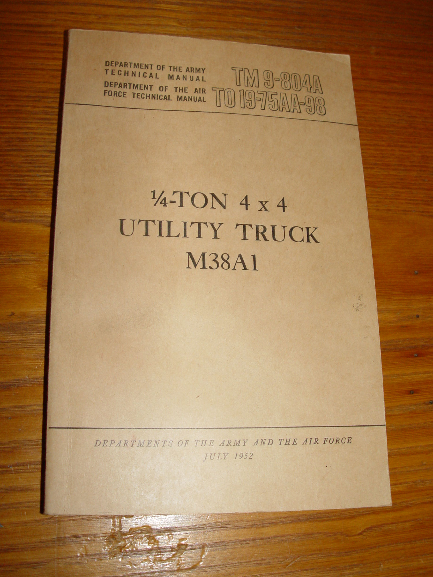 1/4 TON 4 x 4 UTILITY TRUCK M38Al -
                          Willy's Military Jeep Manual July 1952